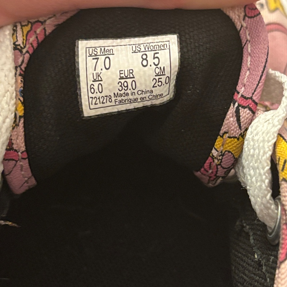 VANS x Nintendo Authentic Princess Peach Sneakers RARE Size 7M/8.5W - Picture 3 of 13